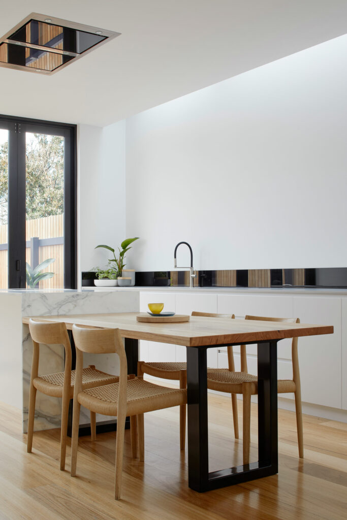 Maike Design white kitchen, marble and timber bench