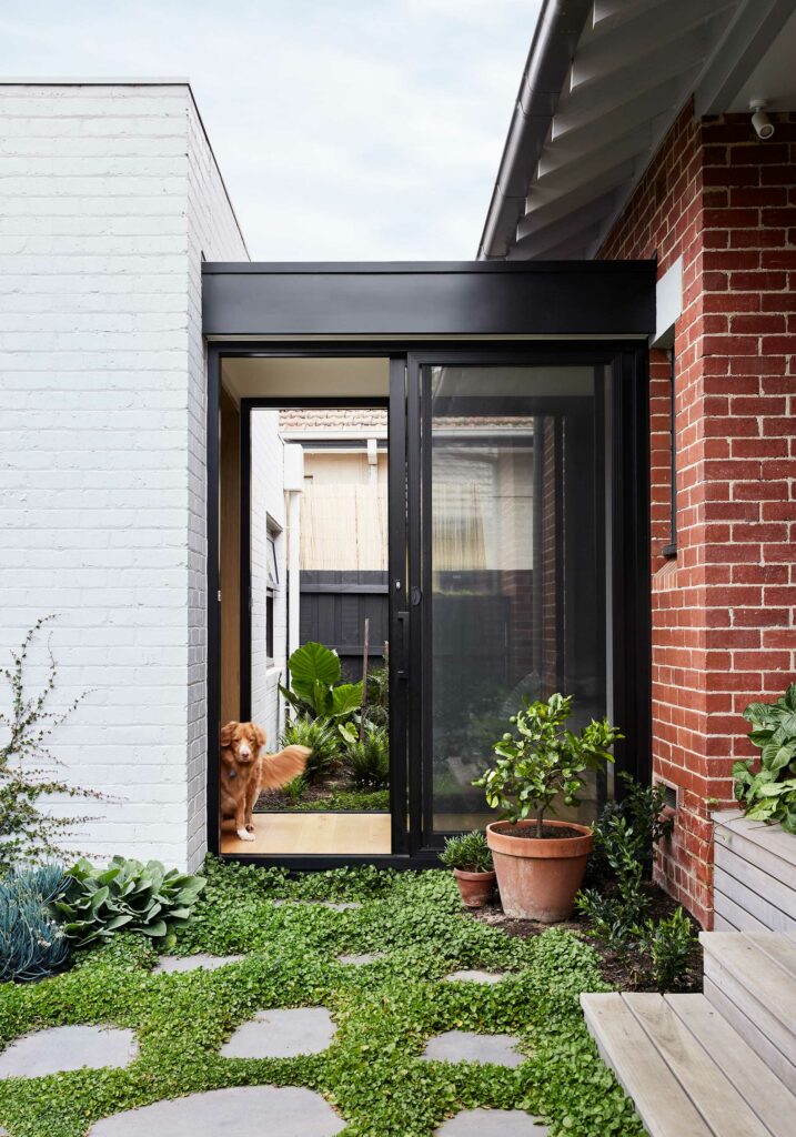 Maike Design garden connection. Glass hallway link